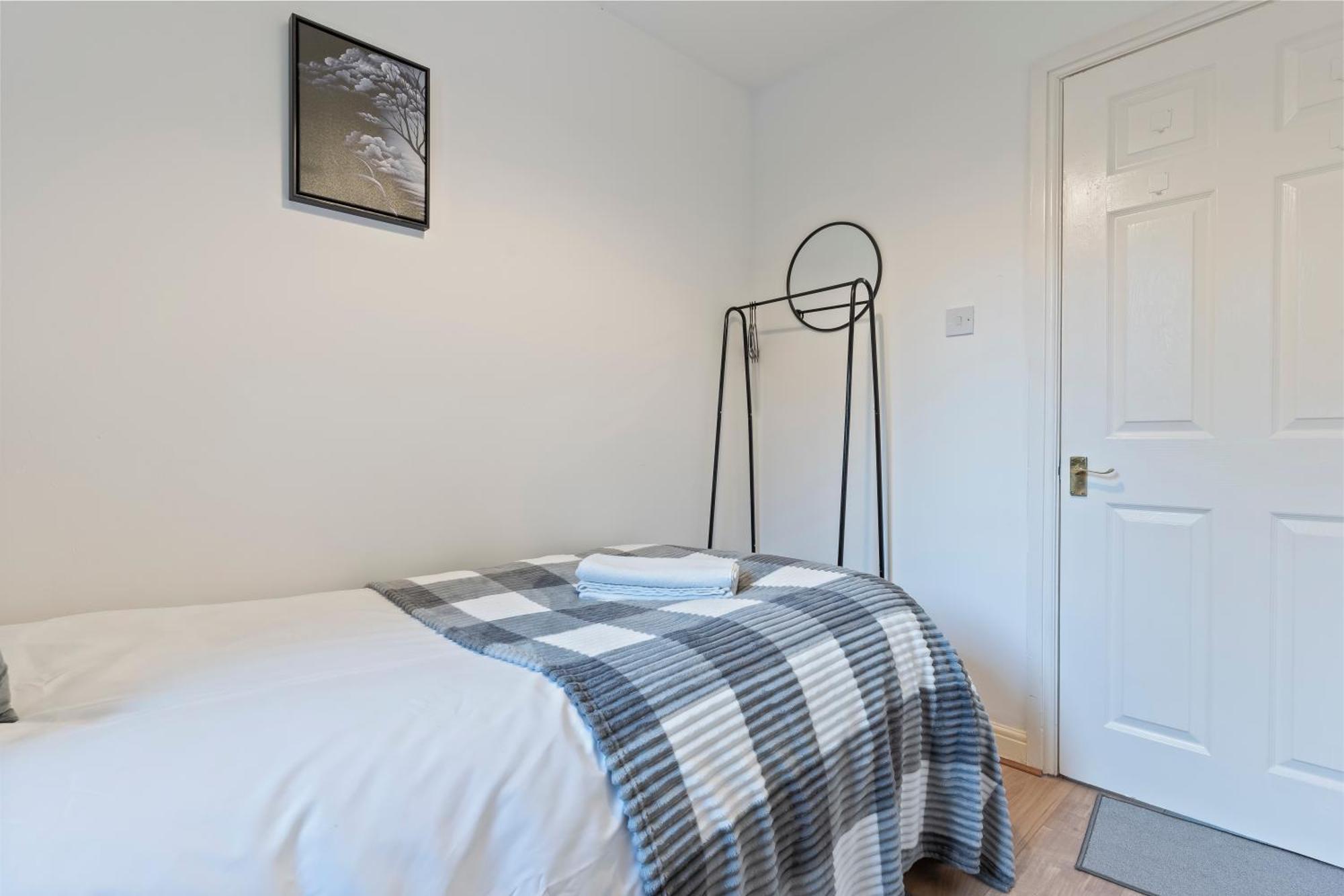 Lovely 4Br House In The City With Parking ロンドン エクステリア 写真