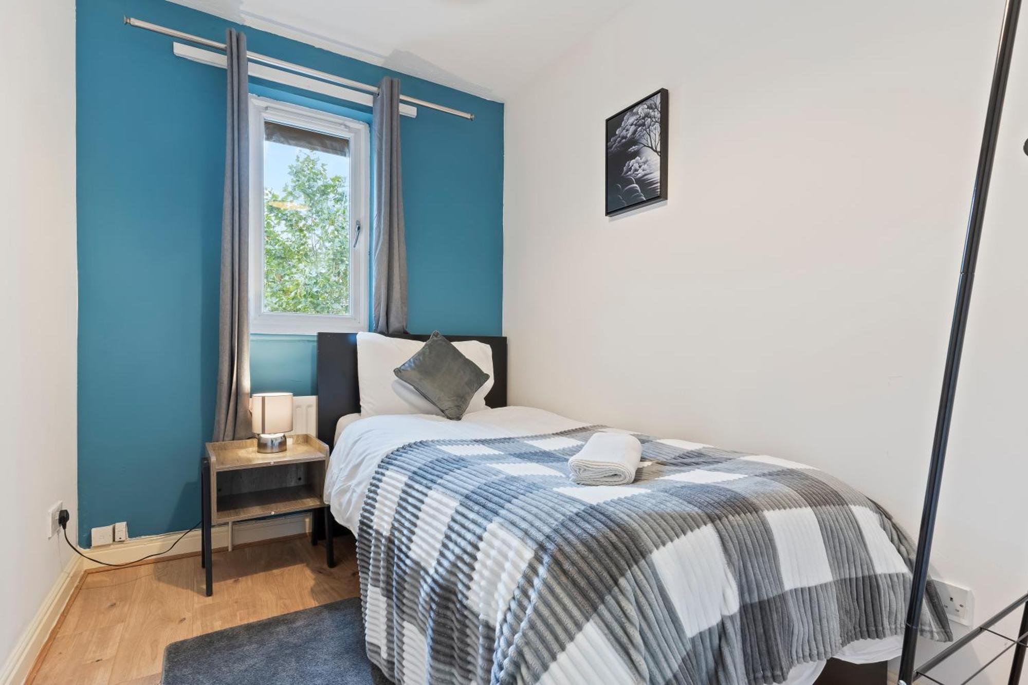 Lovely 4Br House In The City With Parking ロンドン エクステリア 写真