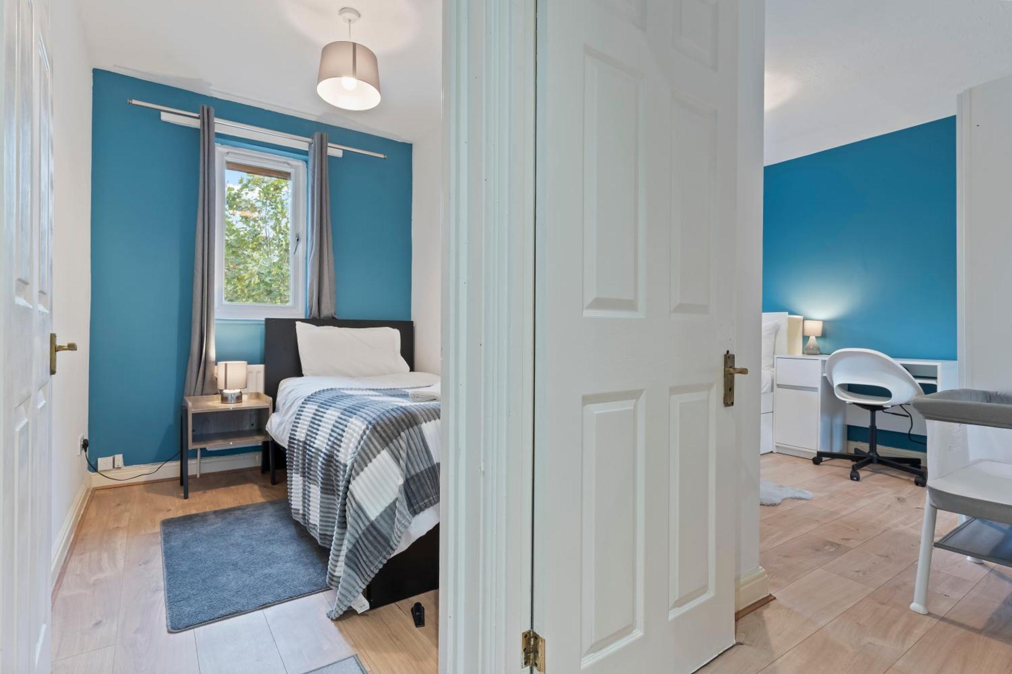 Lovely 4Br House In The City With Parking ロンドン エクステリア 写真