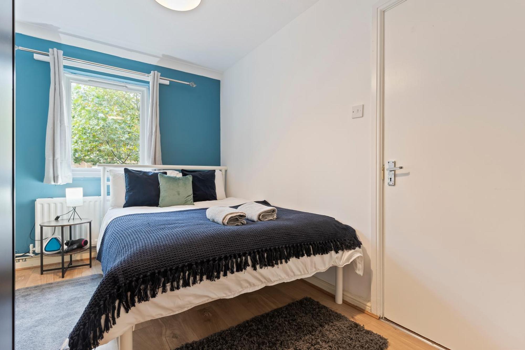 Lovely 4Br House In The City With Parking ロンドン エクステリア 写真