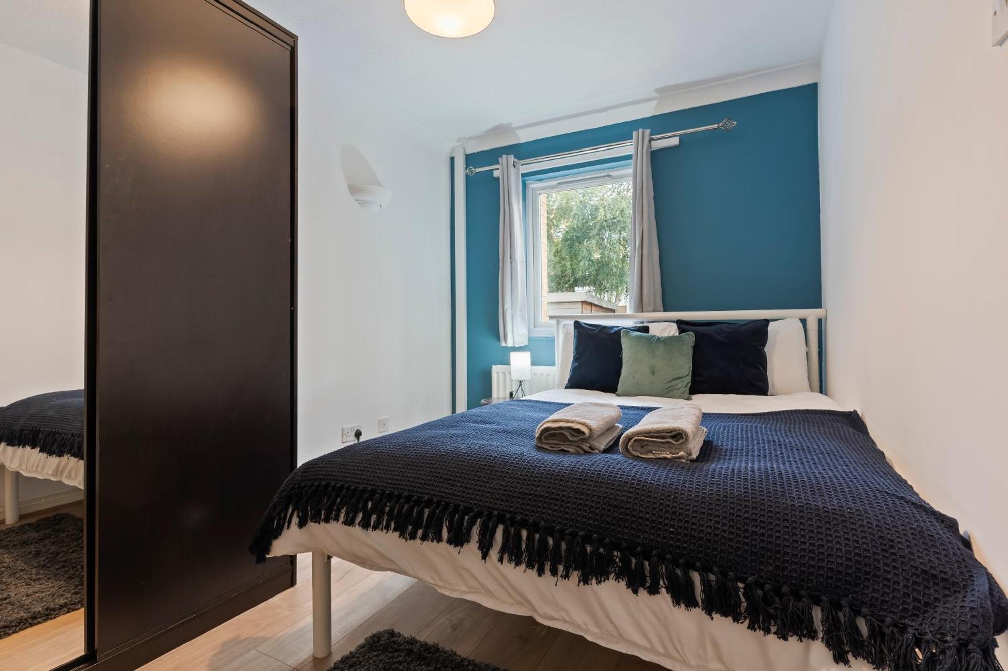 Lovely 4Br House In The City With Parking ロンドン エクステリア 写真