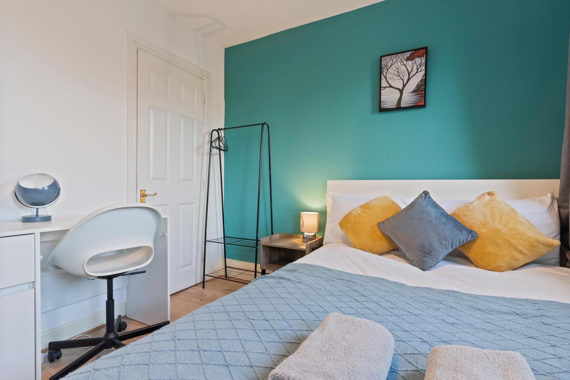 Lovely 4Br House In The City With Parking ロンドン エクステリア 写真