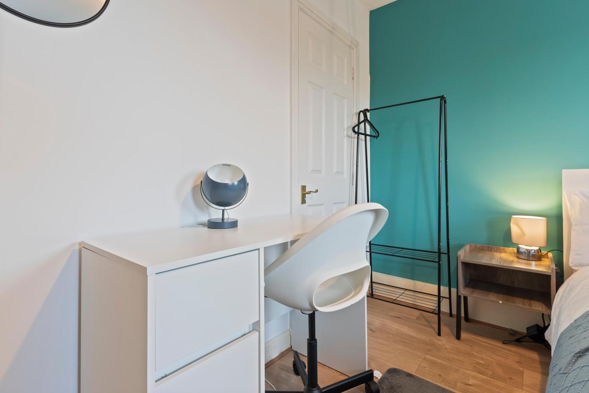 Lovely 4Br House In The City With Parking ロンドン エクステリア 写真