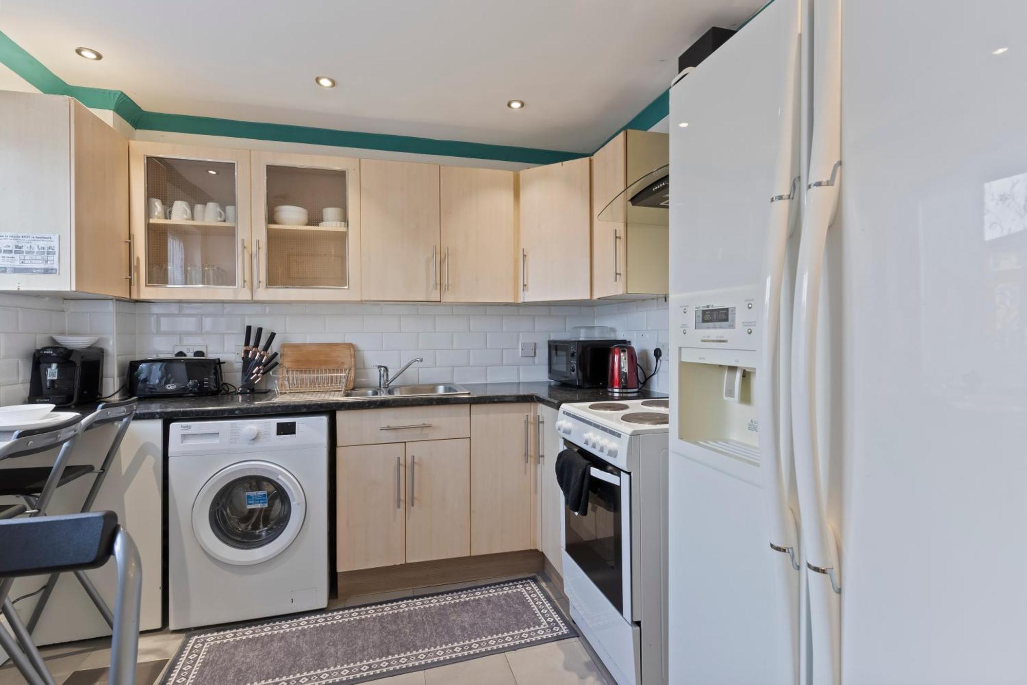 Lovely 4Br House In The City With Parking ロンドン エクステリア 写真
