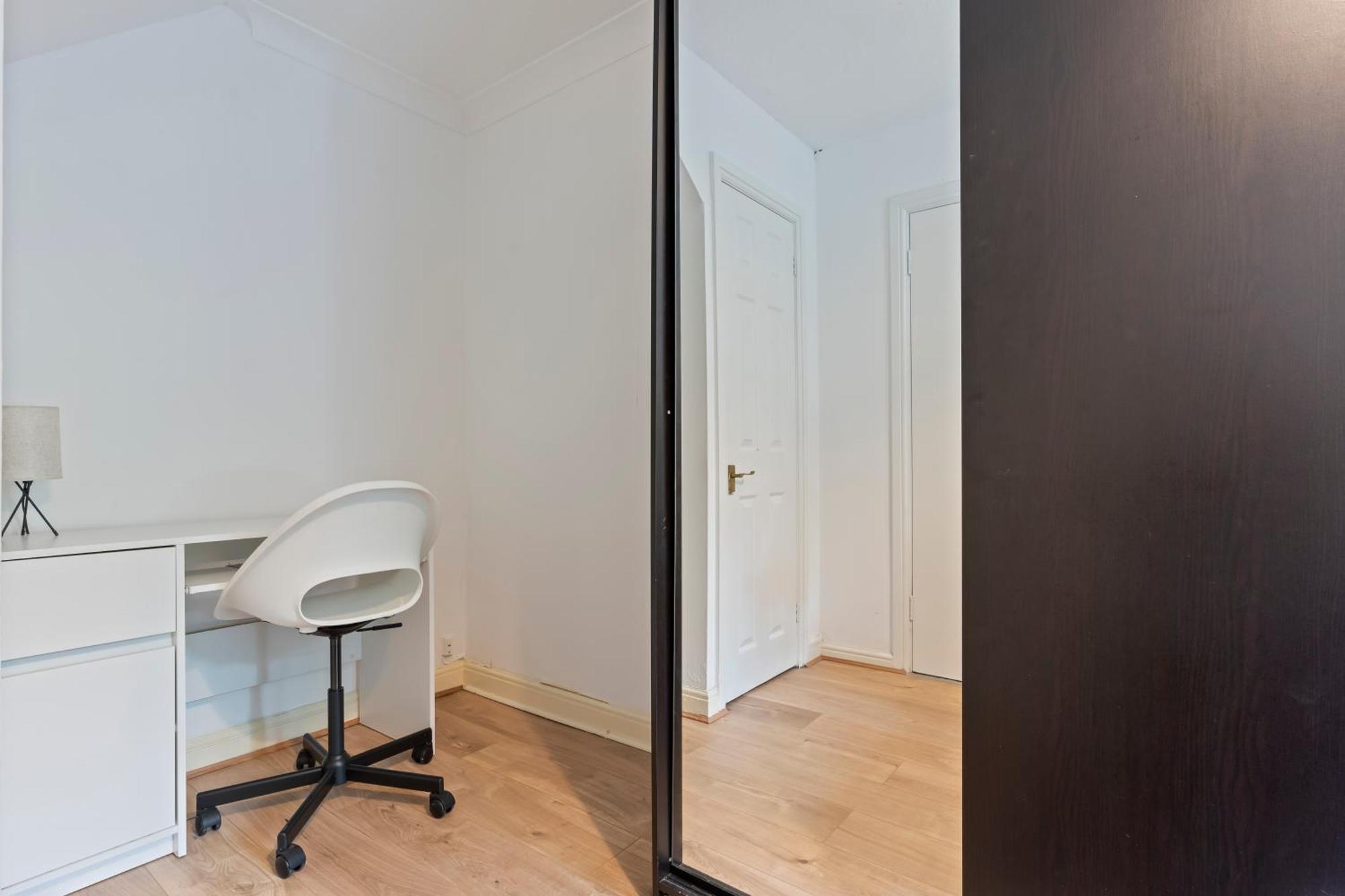 Lovely 4Br House In The City With Parking ロンドン エクステリア 写真