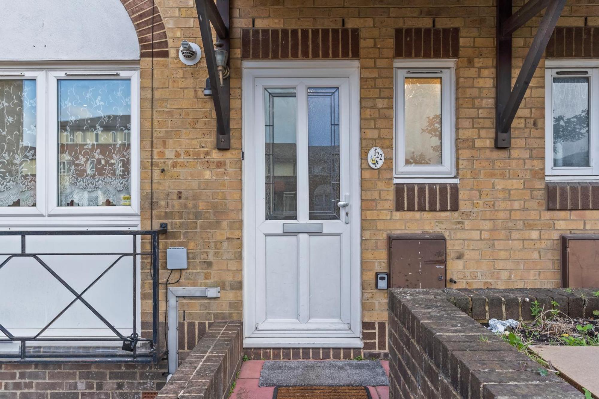 Lovely 4Br House In The City With Parking ロンドン エクステリア 写真