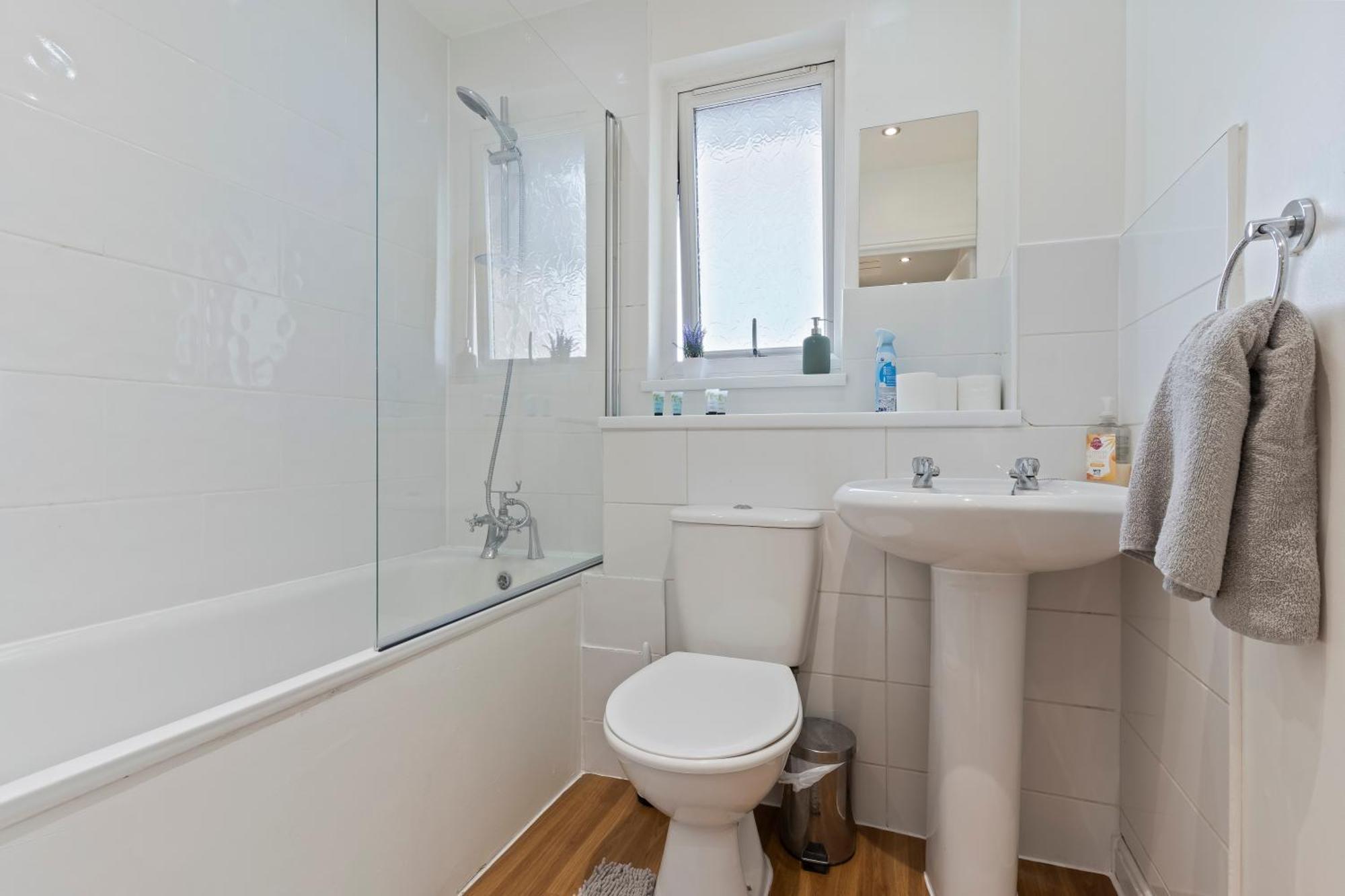 Lovely 4Br House In The City With Parking ロンドン エクステリア 写真