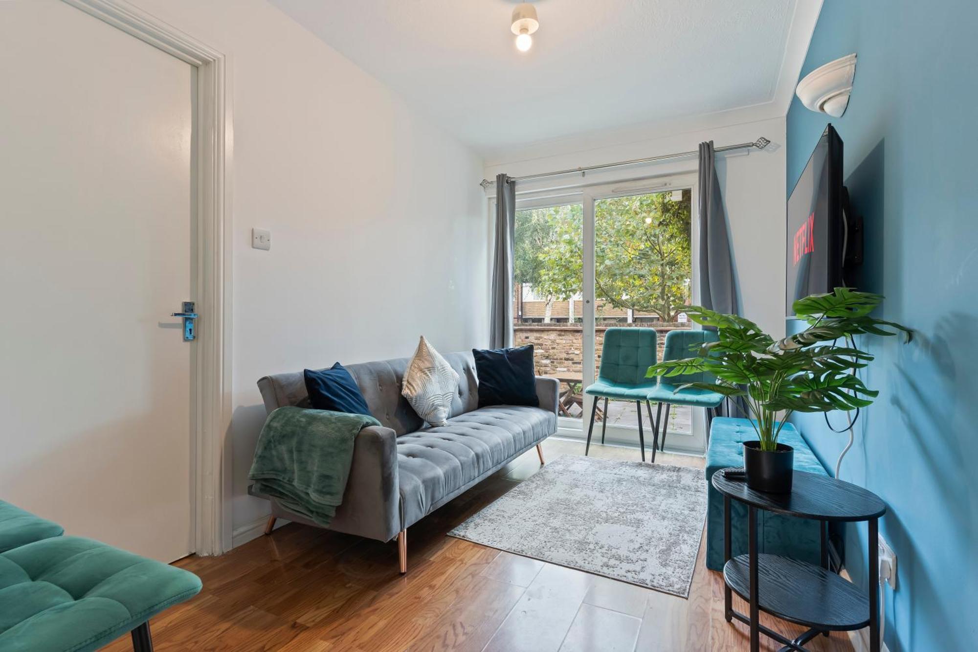 Lovely 4Br House In The City With Parking ロンドン エクステリア 写真